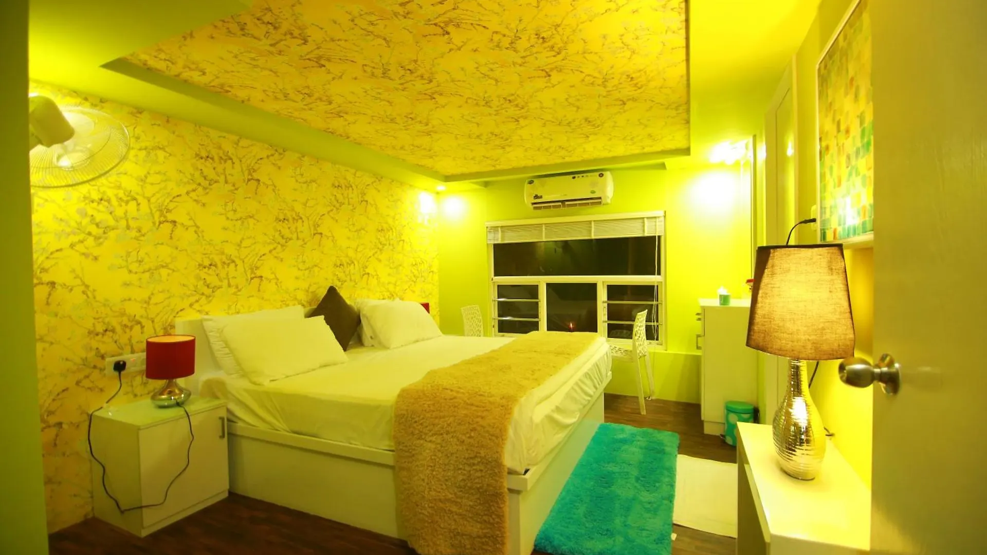 ホテル Whispering Waters Houseboat アーラップーザ県 インド